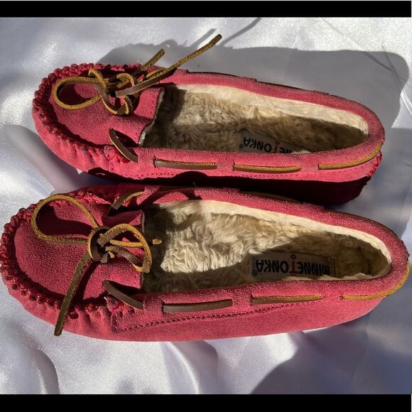 🔥4/$25 MINNETONKA GIRLS PINK LOAFERS FAUX FUR, SIZE 6 - Picture 1 of 10